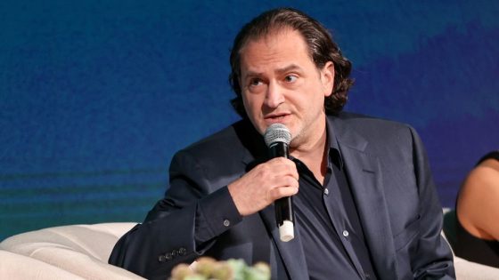 Actor Michael Stuhlbarg hit in back of the neck with rock while in Central Park, chased his alleged attacker – MASHAHER