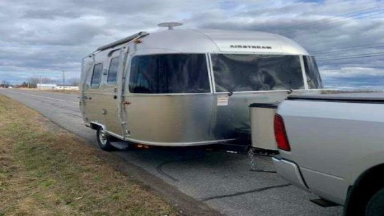 Pediatrician on way to see solar eclipse dies after falling out of Airstream: Reports – MASHAHER