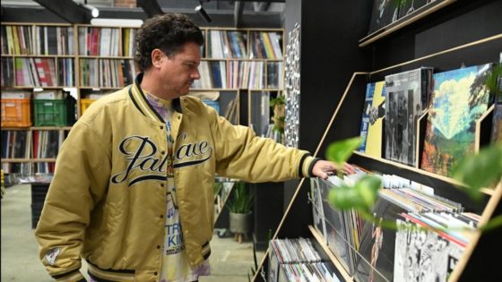 Spinning around: record stores stand the test of time – MASHAHER