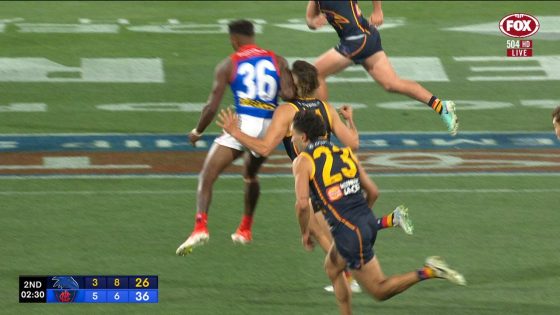 Kozzie Pickett bump on Jake Soligo in Melbourne vs Adelaide, video – MASHAHER