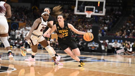 Iowa vs. South Carolina live scores, updates: Follow NCAA women’s championship game – MASHAHER