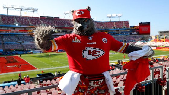 Chiefs superfan/convicted bank robber ChiefsAholic ordered to pay $10.8 million to ex-bank teller – MASHAHER