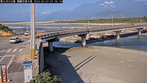 Live Camera Captures Moment Huge Earthquake Rocked Hualien Bridge – MASHAHER