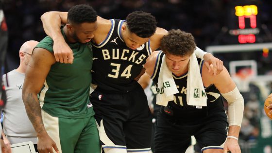 Bucks star Giannis Antetokounmpo leaves win over Celtics early due to awkward, non-contact leg injury – MASHAHER