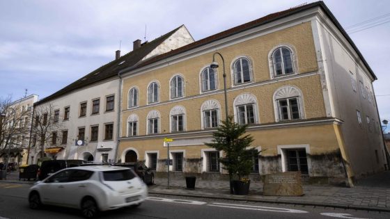 4 Germans caught marking Hitler’s birthday outside Nazi dictator’s birthplace in Austria – MASHAHER