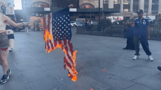 American Flag Set Ablaze During Gaza Protest in Brooklyn – MASHAHER