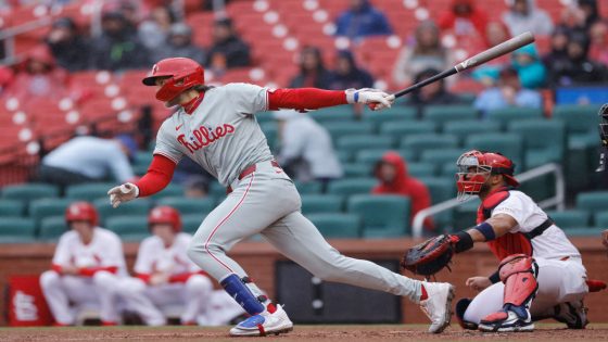 Phillies do just enough at the plate, hold on to make it a winning road trip – MASHAHER