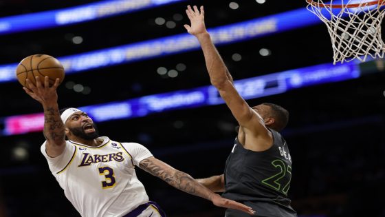 Lakers star Anthony Davis leaves loss to Timberwolves early with eye injury after taking shot to face – MASHAHER