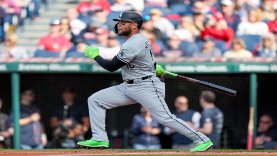 White Sox’s Yoán Moncada leaves game vs. Guardians early with groin strain – MASHAHER