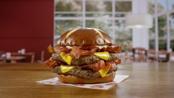 This Johnson County fast-food restaurant just closed. It had been open for decades – MASHAHER