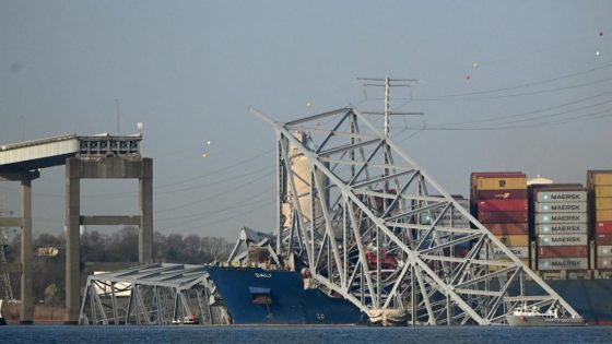 Containers being removed from ship that struck Baltimore bridge – MASHAHER