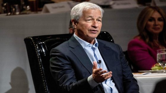 Jamie Dimon says America needs to ‘take a deep breath’ before facing off with China, because the U.S. is actually in a ‘very good position’ to negotiate – MASHAHER