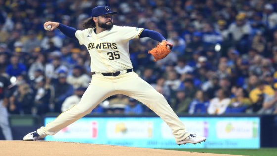 Brewers pitcher Jakob Junis hospitalized after being hit in the neck with a ball during batting practice – MASHAHER