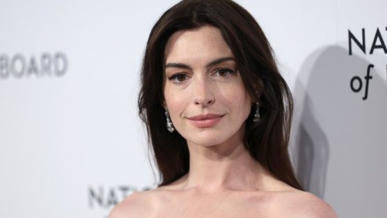 Anne Hathaway Says Chemistry Tests Were Gross, She Had to Kiss 10 Guys – MASHAHER