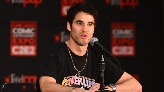 Darren Criss Is ‘Culturally Queer,’ Takes Playing Gay Role on ‘Glee’ – MASHAHER