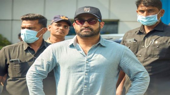 Jr NTR shows off his NEW look as he arrives in Mumbai to shoot for Hrithik Roshan starrer War 2 : Bollywood News – MASHAHER