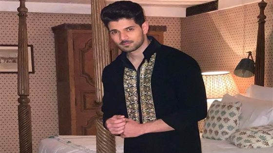 Sooraj Pancholi opens up about his next film as he gets snapped with co-star Akanksha Sharma; says, “It is a biopic on one of the bravest Indian warriors” : Bollywood News – MASHAHER