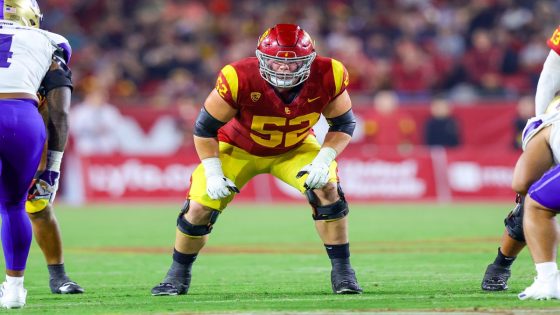 49ers select USC O-lineman Kingston with No. 215 pick – MASHAHER