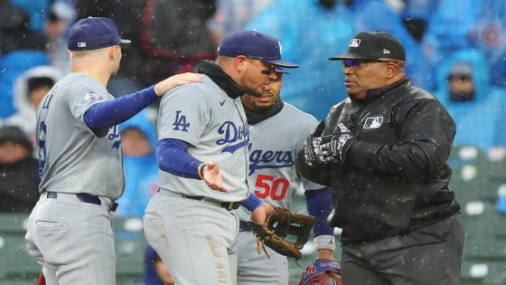 Dodgers infielders struggle with rain-soaked conditions in loss to Cubs – MASHAHER