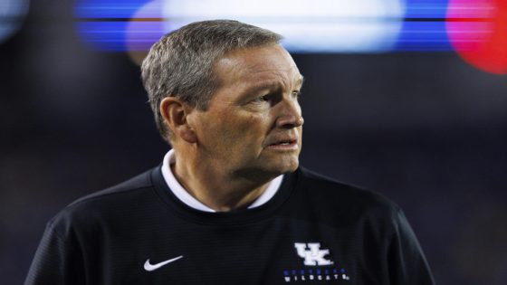 Former Kentucky swimmers sue ex-coaches, AD Mitch Barnhart, alleging ‘sexually hostile environment’ – MASHAHER