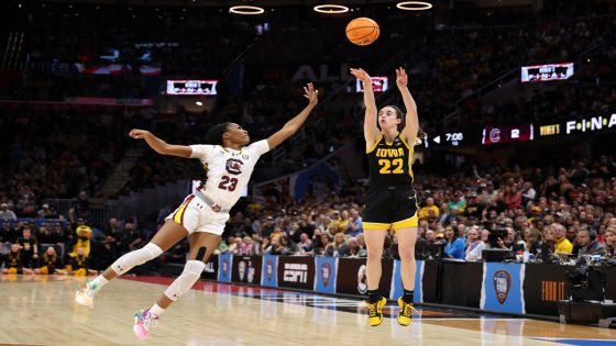 March Madness: Iowa star Caitlin Clark breaks NCAA tournament scoring record in title game vs. South Carolina – MASHAHER