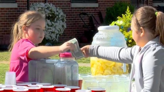 Girl opens lemonade stand to pay for mom’s headstone – MASHAHER