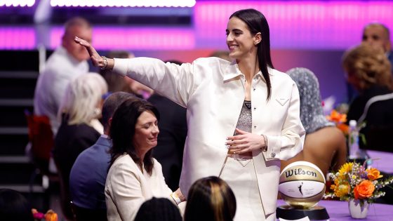 Caitlin Clark celebrates WNBA Draft, first overall selection in NYC with ‘fav person in the world’ – MASHAHER