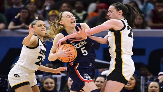 NCAA Final Four scores: Iowa tops UConn in controversial thriller, South Carolina throttles NC State – MASHAHER