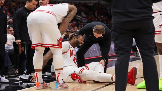 Andre Drummond wheeled off court following bizarre dunk attempt – MASHAHER