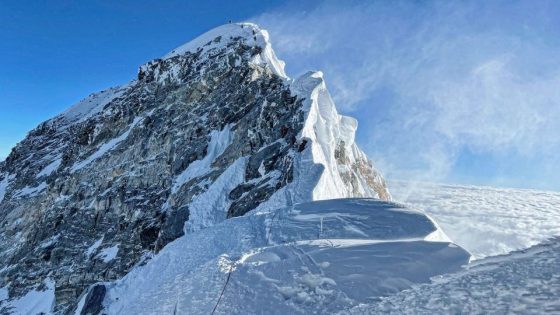 Dead bodies are left behind on Mount Everest, so why are hundreds of climbers heading into the ‘death zone’ this spring? – MASHAHER