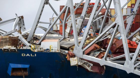 Salvage crews have begun removing containers from the ship that collapsed Baltimore’s Key bridge – MASHAHER