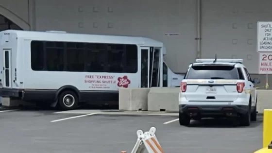 Shuttle bus plows into group near Honolulu pier leaving 1 dead – MASHAHER