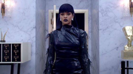 I Have No Idea What’s Going On With These Wild Costumes Rihanna Is Wearing, But I Can’t Stop Watching The Video – MASHAHER