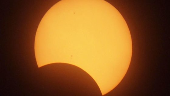 How to make solar eclipse glasses, cereal box viewers and pinhole cameras to watch the 2024 show safely – MASHAHER