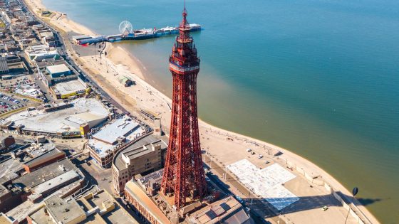 Circus performer injured after falling from 'wheel of faith' at Blackpool Tower – MASHAHER