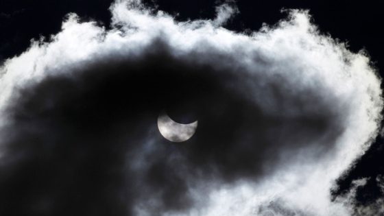 Total solar eclipse: How cloud cover could cause chaos as thousands of Americans plan to watch | US News – MASHAHER