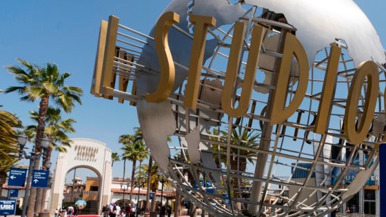 Universal Studios tram crash injures more than a dozen, park and fire officials say – MASHAHER