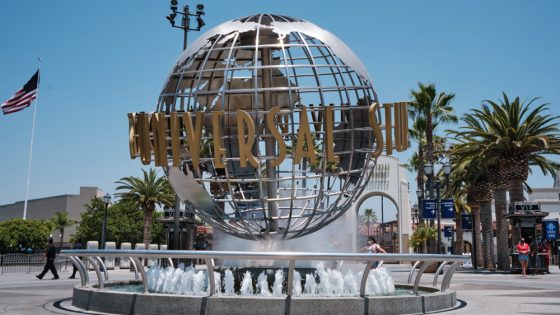 Universal Studios Hollywood Tram Crashes, Leaving 15 Injured – MASHAHER