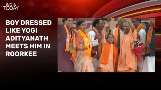 Watch: Boy dressed like Yogi Adityanath meets him in Roorkee – MASHAHER