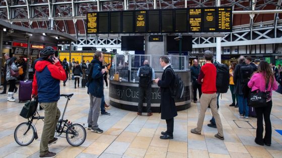 Train DERAILS between Reading and London while train strikes spark misery for commuters – MASHAHER