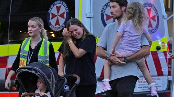 Officer, bystanders hailed for confronting, stopping man who killed 6 at Sydney mall – MASHAHER