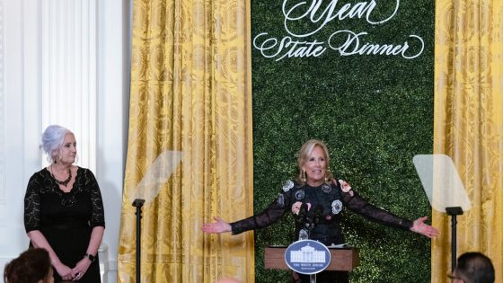 Jill Biden Hosts Teachers at Awards Dinner, With a Bit of Pomp – MASHAHER