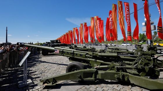 Russians throng to display of Western ‘trophy’ tanks captured in Ukraine – MASHAHER