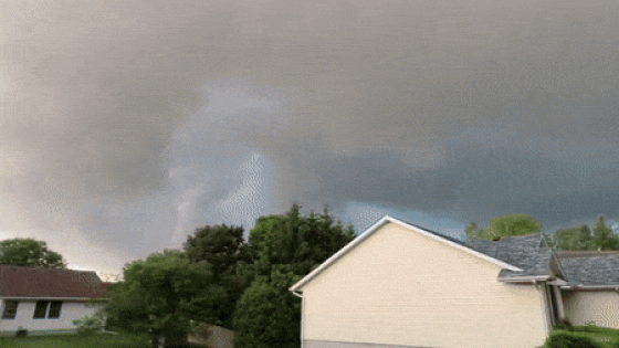 Shelf Cloud Rolls Over Quad Cities Ahead of Severe Storms – MASHAHER