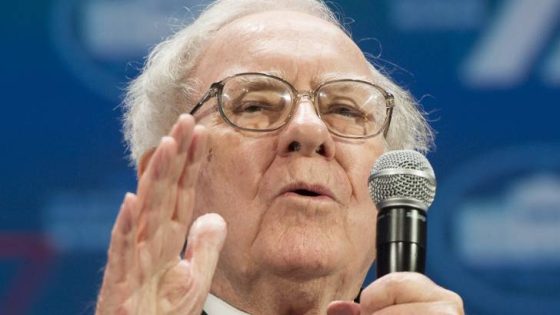 Buffett warns you ‘shouldn’t own stocks’ if you worry about them bobbing ‘up and down’ — here’s his approach – MASHAHER