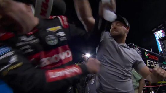 Kyle Busch and Ricky Stenhouse Jr throw punches in wild post-race brawl, video, footage, NASCAR news, latest, updates – MASHAHER