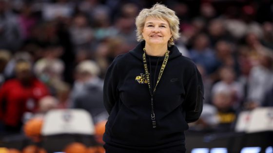 Iowa women’s basketball coach Lisa Bluder announces retirement – MASHAHER