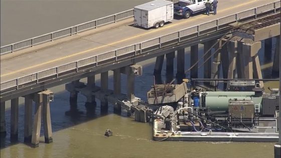 Barge hits a bridge in Galveston, Texas, damaging the structure and causing an oil spill – MASHAHER