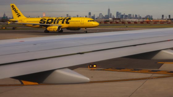 Spirit Airlines passengers told to put on life vests: “Nerve racking” – MASHAHER