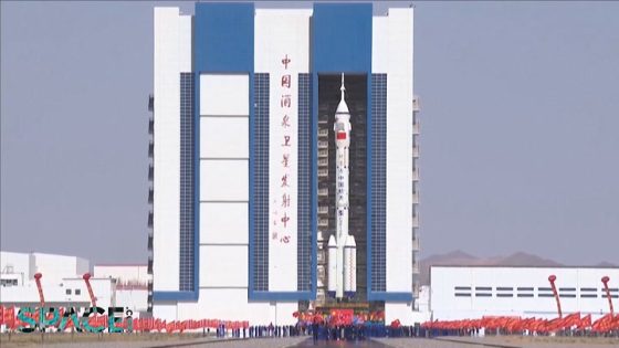 Shenzhou 18 Crew’s Long March 2F Rocket Being Rolled Out On The Pad – MASHAHER